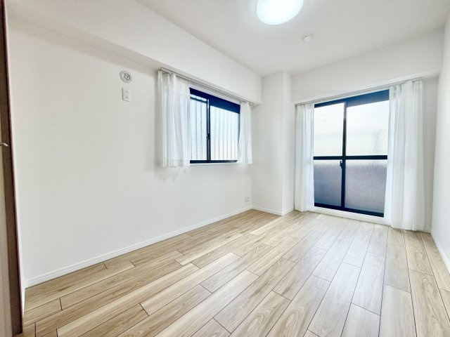ラビデンス守山町南の洋室
