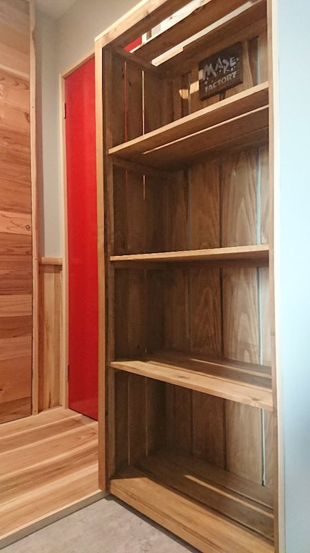 Scuola（スコーラ）の玄関