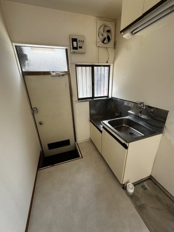コーポ山口の玄関|1階のお部屋の写真です。ご参考下さい。