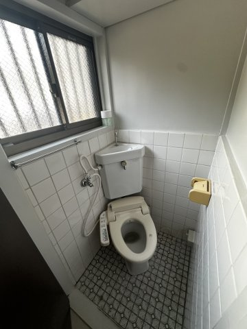 コーポ山口のトイレ|1階のお部屋の写真です。ご参考下さい。