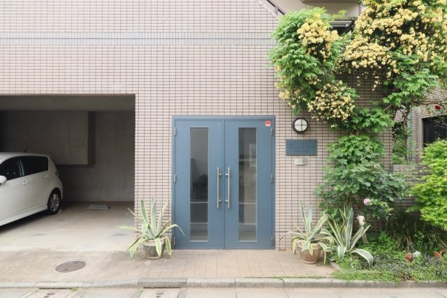 ルパデュソワールのエントランス|清潔なエントランスです