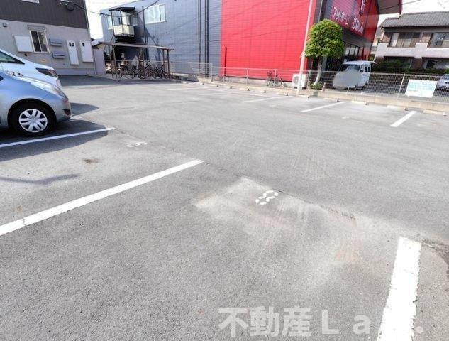 ＰＬＥＭＩＥＲ近見の駐車場
