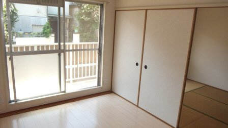 市川グリーンタウン原木の居間・リビング|別タイプの写真です