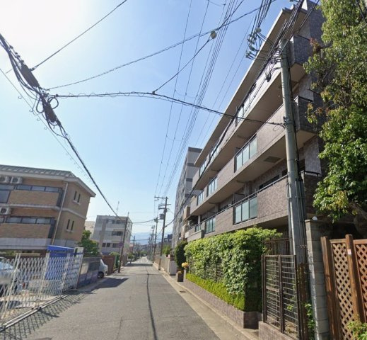 ファミール甲子園浦風町の周辺|1階のお部屋なので、エントランスや駐輪場が近いです。