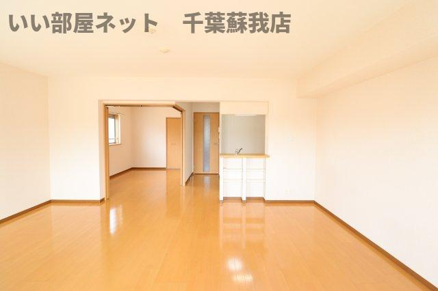 ペレーネ増嶋の居間・リビング|こちらの居間で趣味の時間をお楽しみください