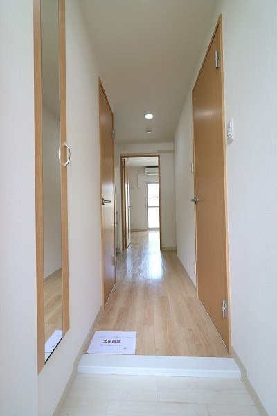 フローリッシュ桃山の玄関