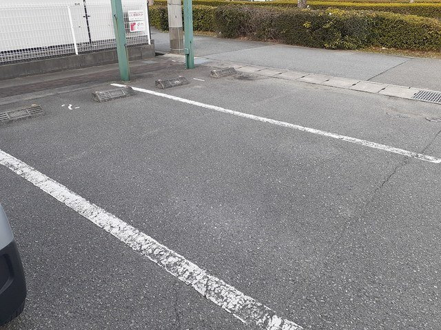 サンセールの駐車場