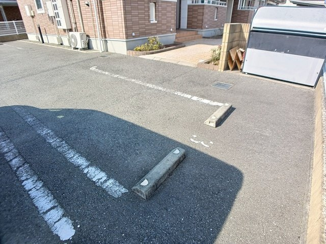 メゾン・ド・グラースＡの駐車場