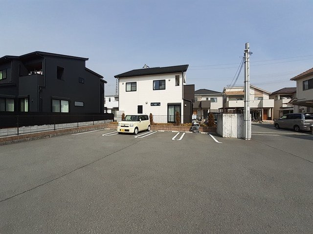 ロマンドの駐車場