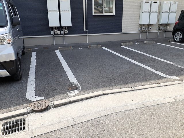 フェリーチェの駐車場