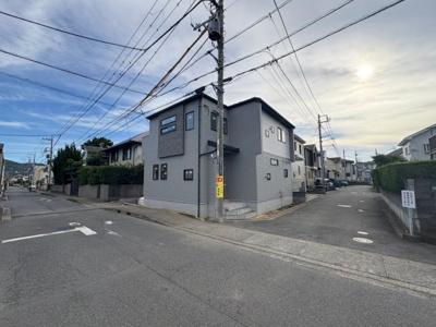 【前面道路含む現地写真】 | 平塚市河内２丁目　限定１棟　新築住宅