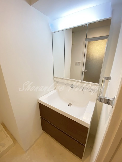 茅ヶ崎市幸町の賃貸マンションの洗面所|清潔感のあるトイレです