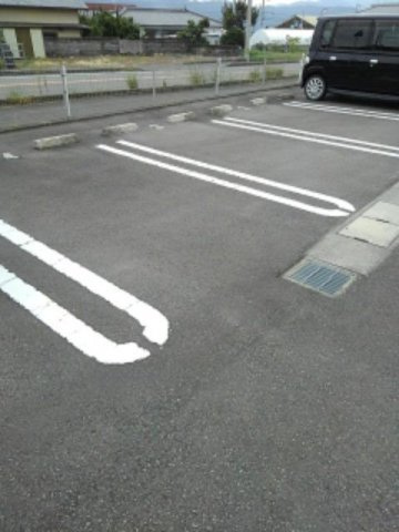 ブリリオの駐車場|カースペースがあります