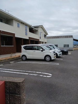 【駐車場】 | グランディール・シュン | 駐車場完備です