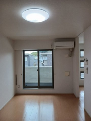 【居間・リビング】 | グランディール・シュン | こちらの居間で趣味の時間をお楽しみください