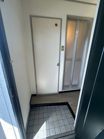 ハウスアサヒ屋の玄関