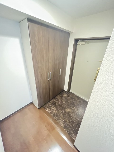 ロジュマンヴェール若草の玄関
