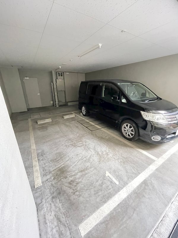 エスリード松屋町SOUTHの駐車場