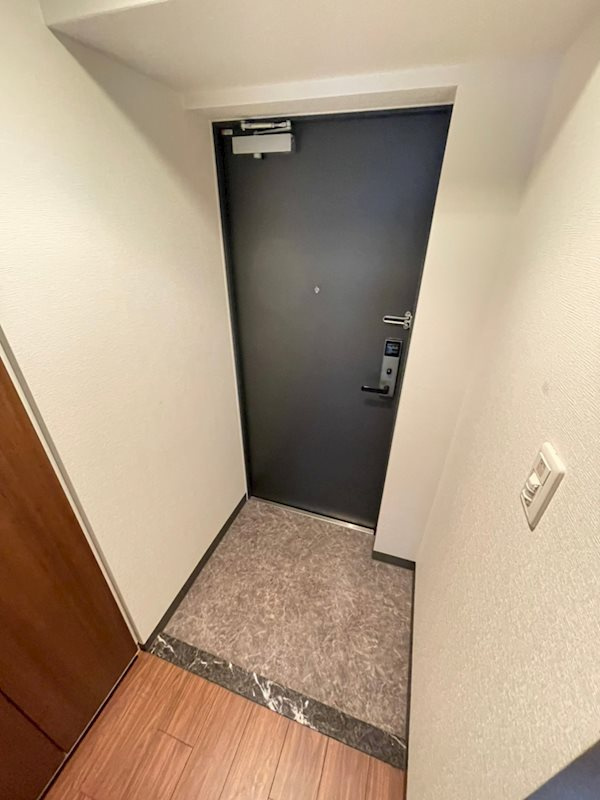 エスリード松屋町SOUTHの玄関
