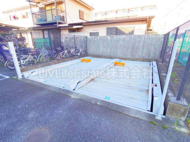 グラディート久米川(グラディートクメガワ)の駐車場