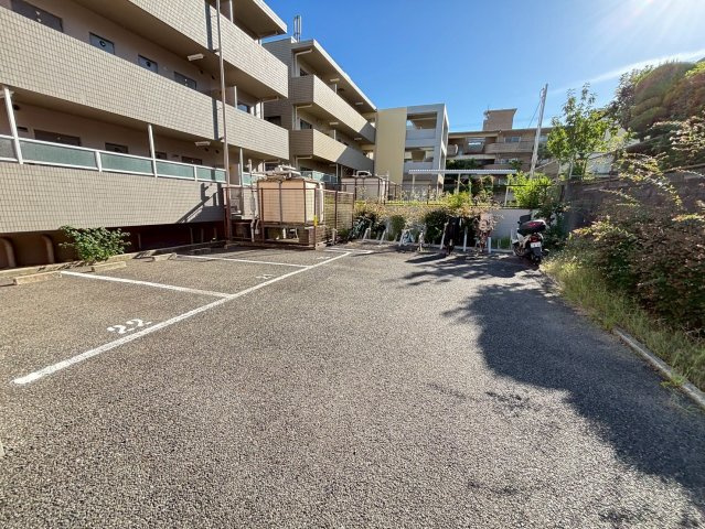 シェリール苦楽園Ⅱの駐車場