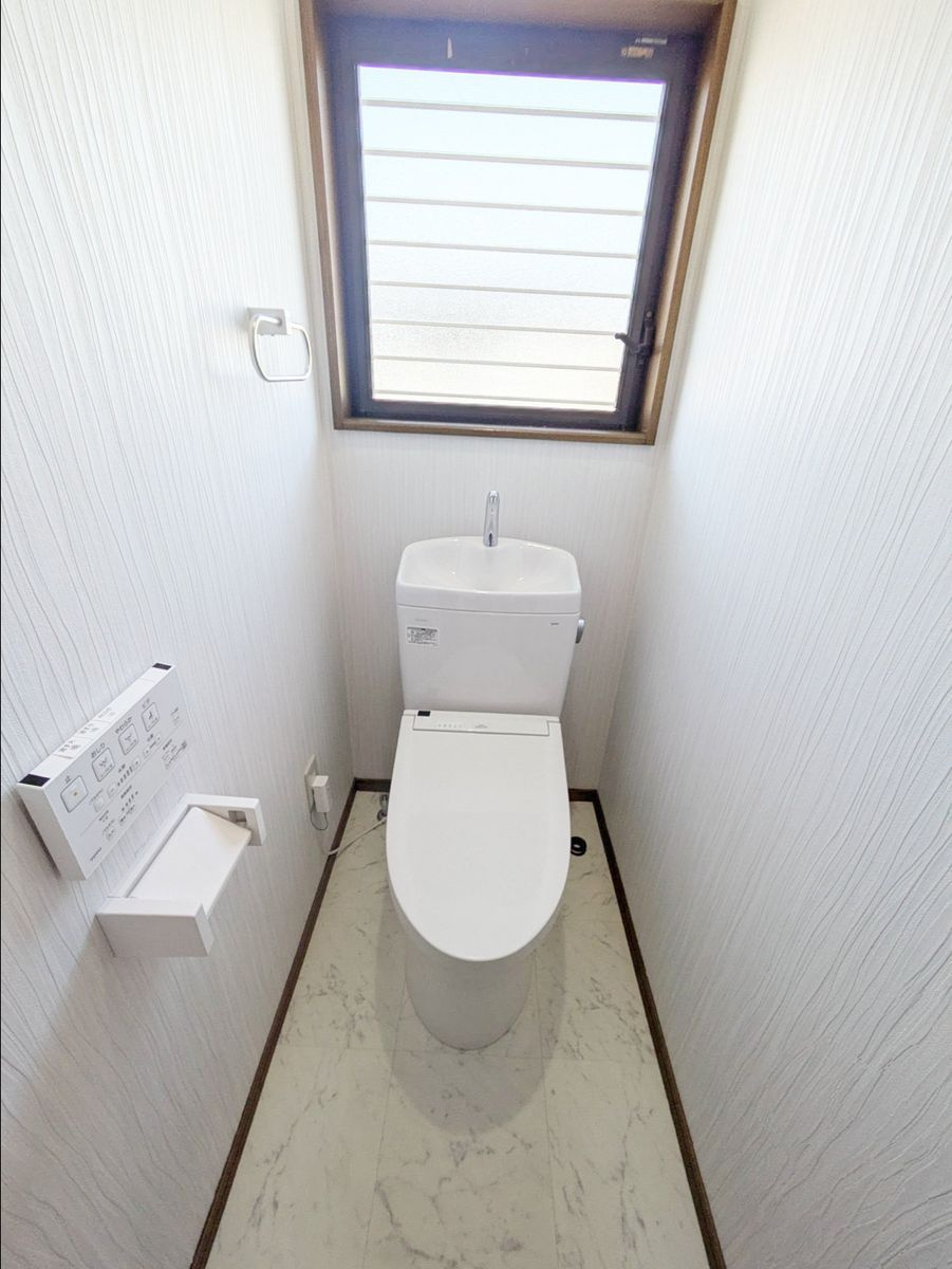 三井郡大刀洗町大字高樋　中古戸建のトイレ|1階トイレです