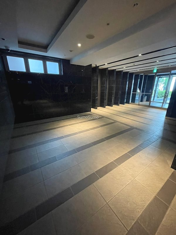 クリスタルグランツ心斎橋EASTのロビー