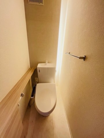 ティフブルー湘南 B棟のトイレ|温水洗浄便座