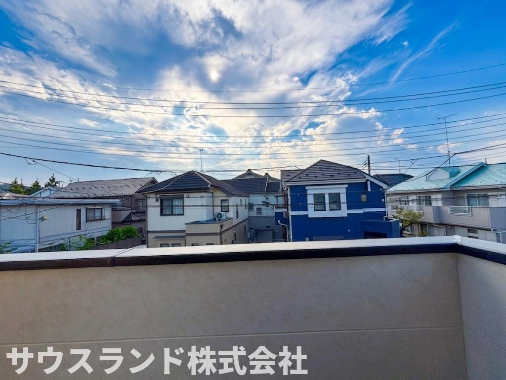 八王子市東浅川町6期１号棟の展望|遮るものが少なくスッキリとした青空を見渡すことができる開放的な眺望です。周囲の視線を気にすることなくお洗濯物を干すことができます。晴れた日には心地よい風を感じながらリフレッシュできる環境です。