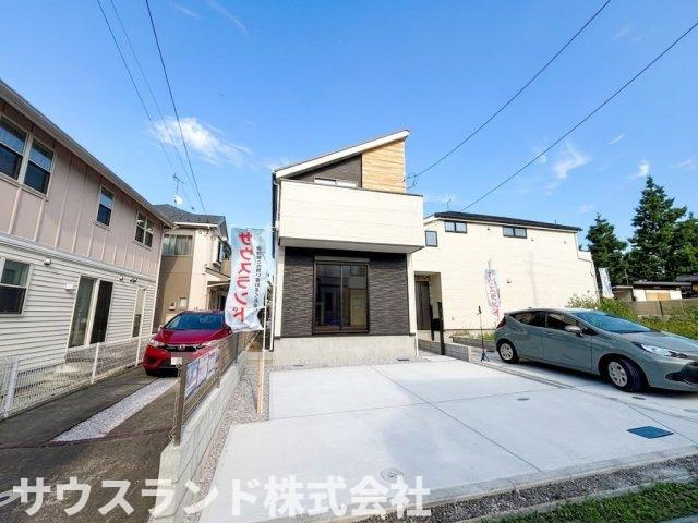 八王子市東浅川町6期１号棟の外観|玄関まわりには雨の日でも濡れずに出入りができるように屋根が設けられています。荷物が多い日やお子様と一緒の外出時にも大変便利です。周辺は交通量が少なく、小さなお子様も安全に歩ける落ち着いた環境です。