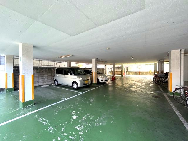 スタンドアップ羽曳野の駐車場
