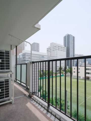 メゾン田町のバルコニー|メゾン田町：約８．０４平米の南向きワイドバルコニー画像です！
