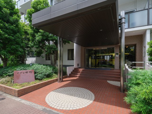 メゾン田町のエントランス|ペット飼育可能！夜間オートロック付き耐震基準適合大規模マンション、メゾン田町は即日現地案内可能となっておりますので、お気軽にお問い合わせください！