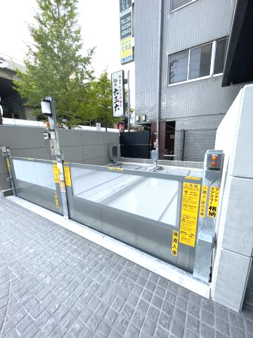 S-RESIDENCE江坂Libleの駐車場