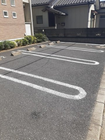 ディアコートの駐車場|駐車場があるので、車を買う予定の方も安心です