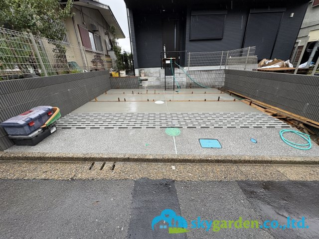 鎌倉市笛田５丁目２期　新築戸建　全1棟の駐車場|車種により並列2台駐車可