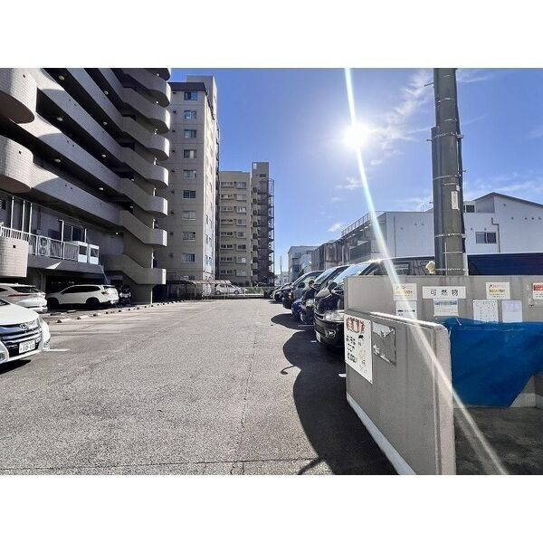グランデ元塩の駐車場