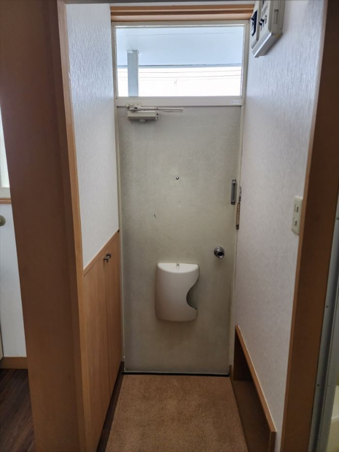 八甲ハイツの玄関