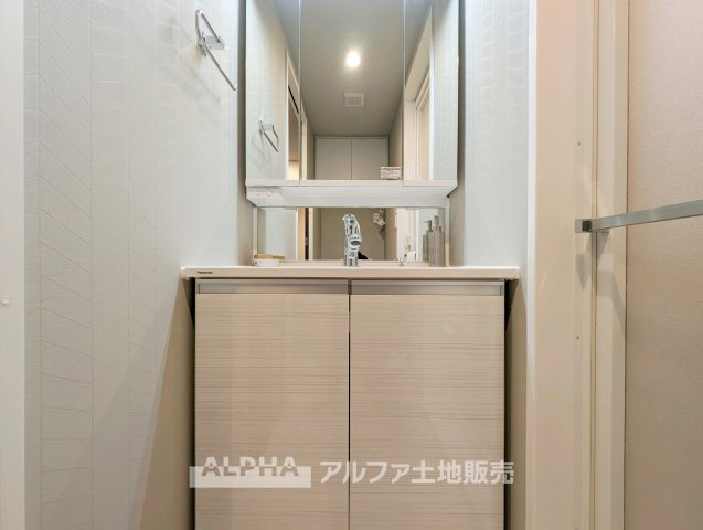 ルーバンハイツ武蔵野の独立洗面台|【Wash Basin】
◆身支度をスムーズに◆Panasonic製の洗面化粧台W750を設置。洗顔や歯磨き、朝の身支度など、毎日使う場所を快適に整えています。

