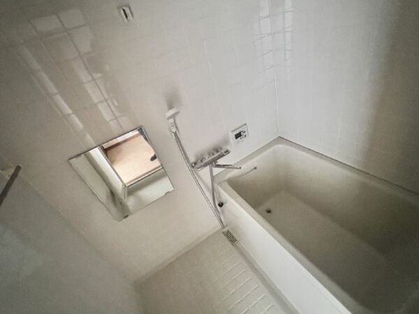 グランデ元塩の浴室|別部屋反転間取の写真となります。