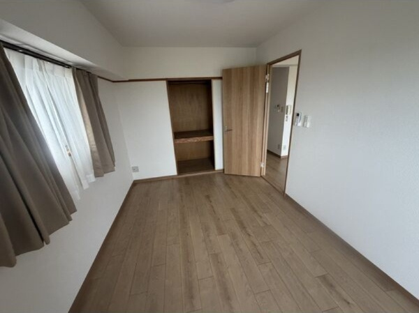 グランデ元塩の収納|別部屋反転間取の写真となります。
