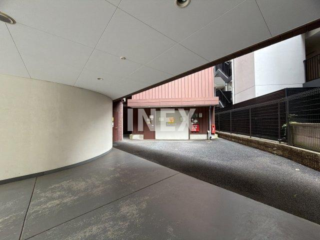グリフィン横浜・東白楽弐番館の駐車場