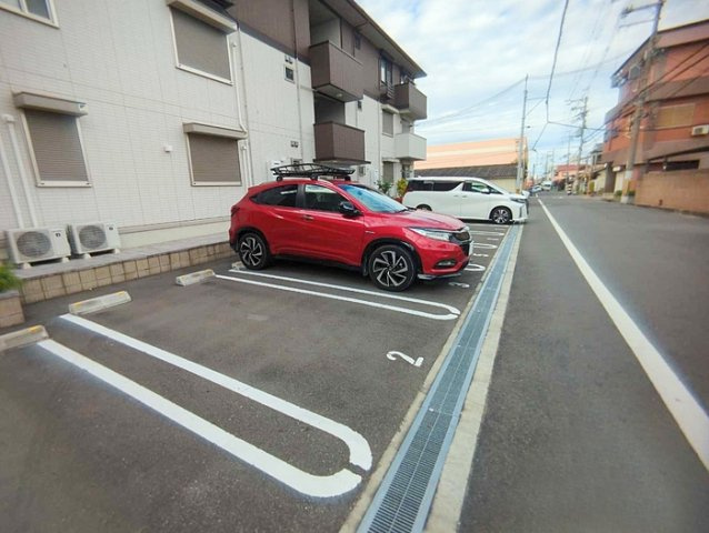 ウィステリア　フィレールの駐車場