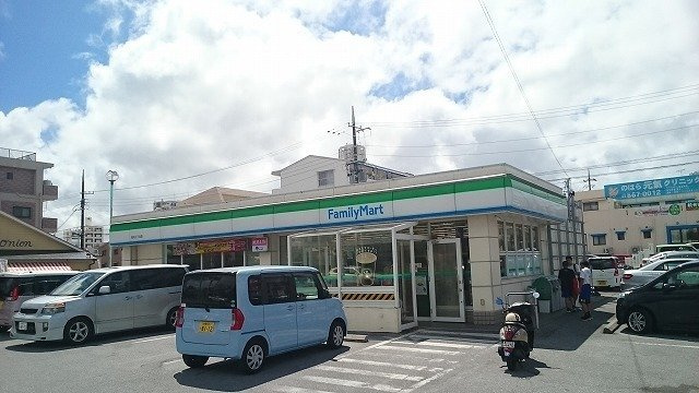 【周辺】 | アーバンライフ　銘苅 | ファミリーマート銘苅三丁目店まで70m