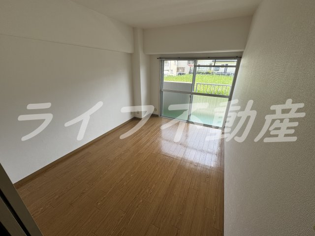 グランドシャトー山本の洋室|広々とした洋室です