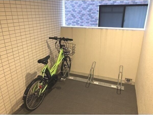 REGARO KANAYAMA Sta.の駐車場