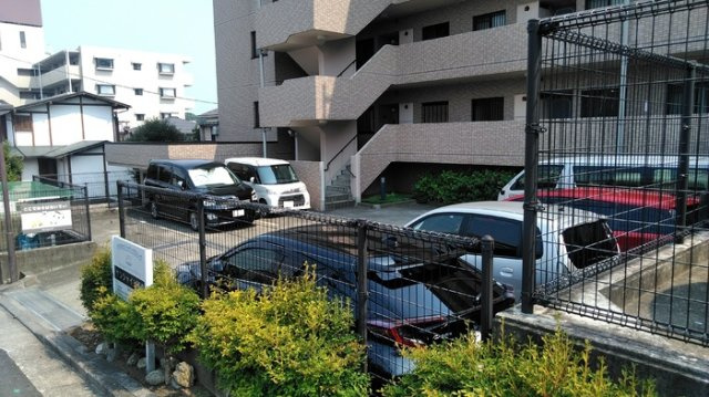 サンシャイン湘南の駐車場|敷地内駐車場 別途、いずみ第一駐車場あり