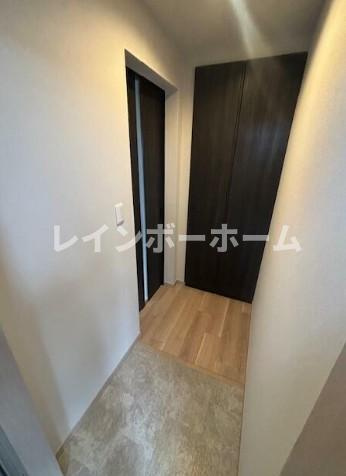 G BASE市川平田の玄関