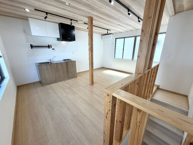 練馬区貫井５丁目　中古一戸建　西武池袋線　中村橋の居間・リビング|北、南側からの採光、風通しの良さも魅力でございます。