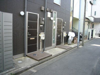 【エントランス】 | Ｓａｙｕｓａ | 玄関の横に自転車が置けそうかな？ダメかな？置いたら・・・